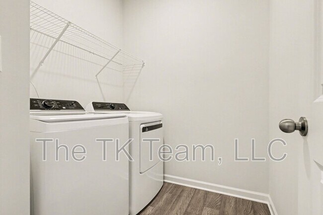 Building Photo - 1715 Troon Dr