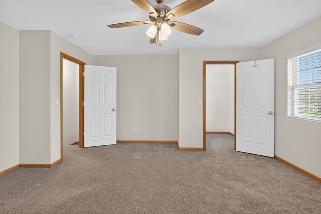 Building Photo - 3 Bedroom 3.5 bath