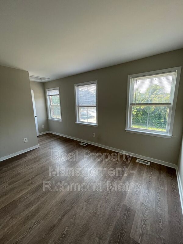 Building Photo - 1802 Parkwood Ave