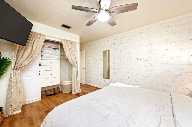 Building Photo - 4000 Gulf Terrace Dr