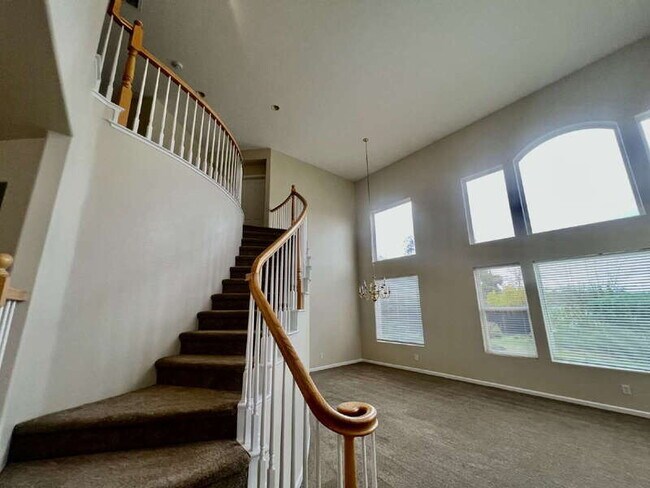 Building Photo - 116 Burgundy Ct