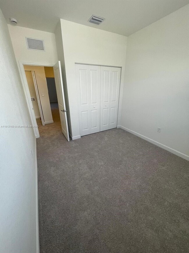 Building Photo - 1076 SE 2nd St