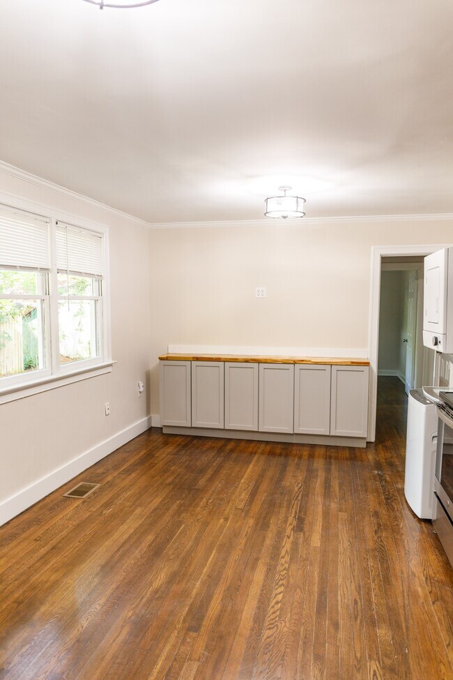Building Photo - 1558 Orange Grove Rd