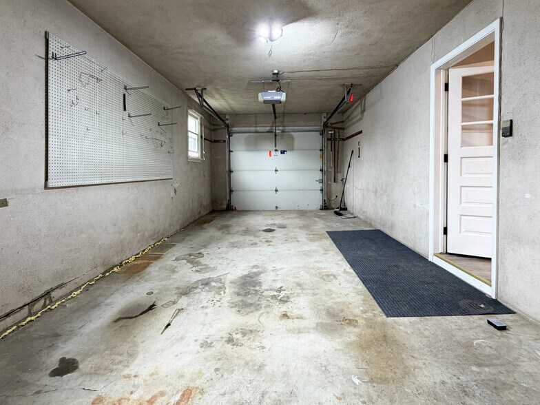 Building Photo - 1435 Bowmansville Rd