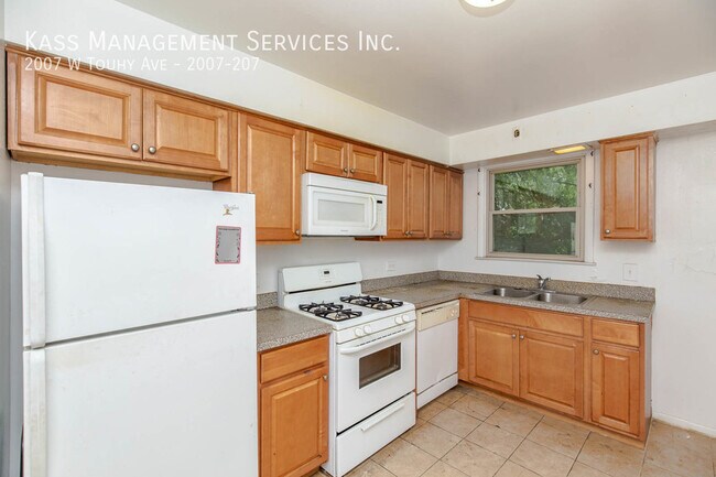 Primary Photo - 2007 W Touhy Ave