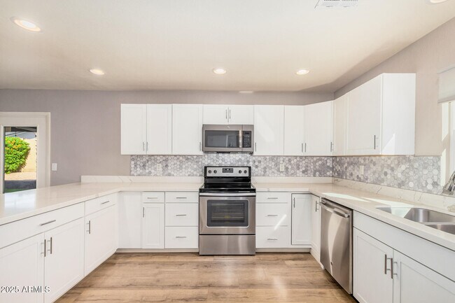 Building Photo - 4950 W Grovers Ave