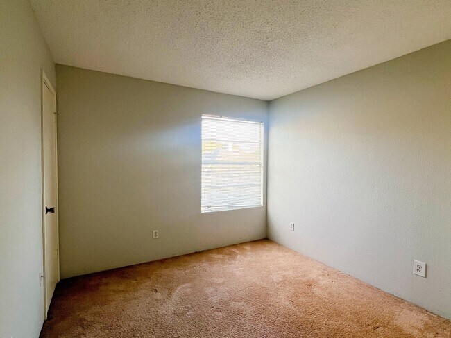 Building Photo - 18586 N Lyford Dr