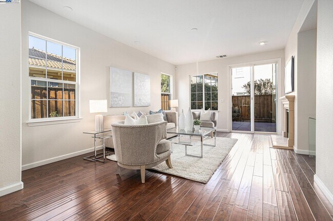 Building Photo - 463 W Felicidad Ave