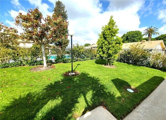 Building Photo - 11820 Gloxinia Ave