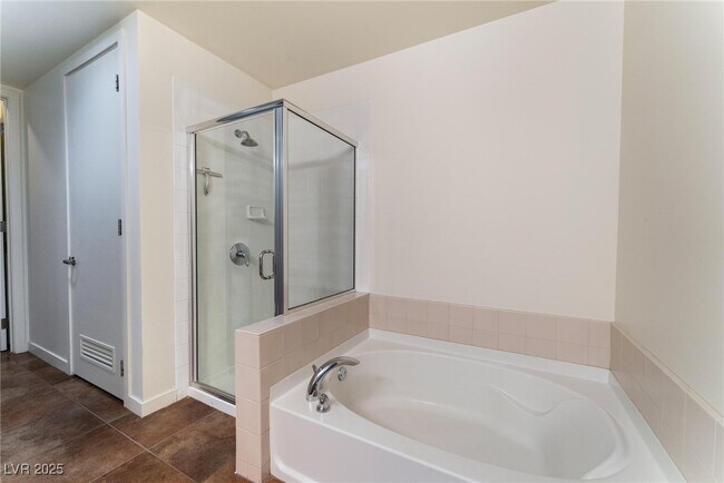 Building Photo - 353 E Bonneville Ave