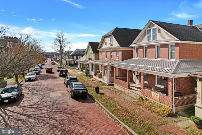 Primary Photo - 113 Grand Ave