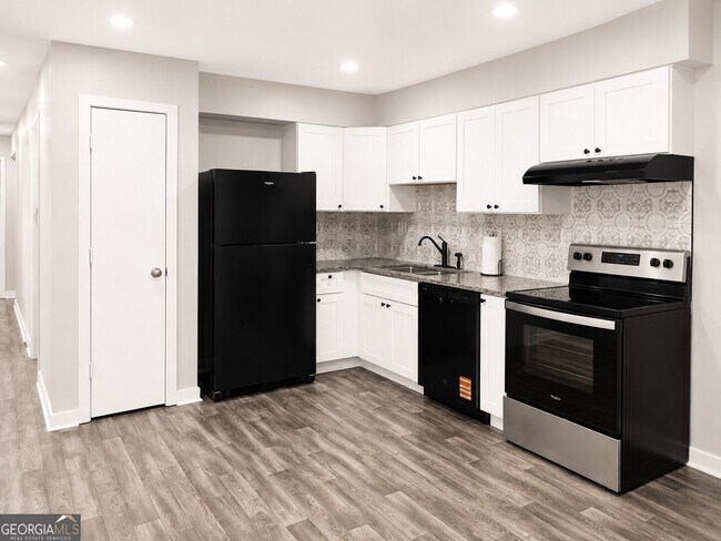 Building Photo - 100 Summerwood Dr