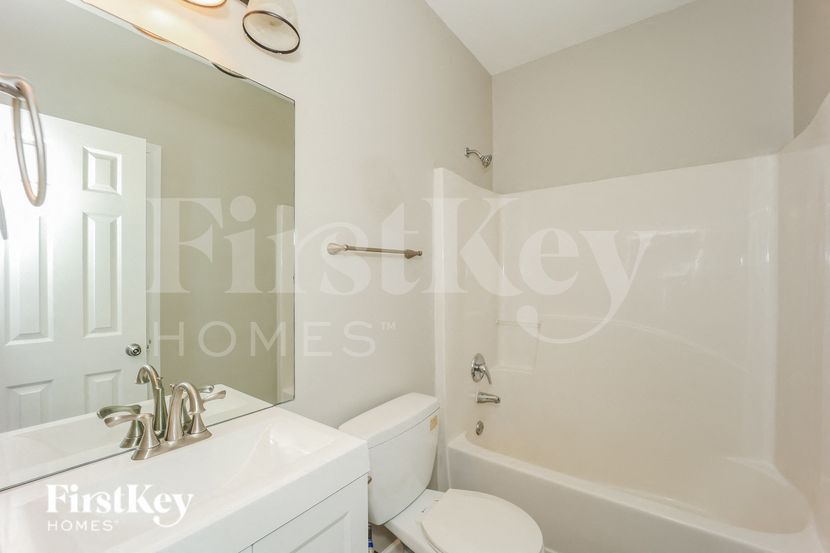 Building Photo - 7864 Wrotham Cir