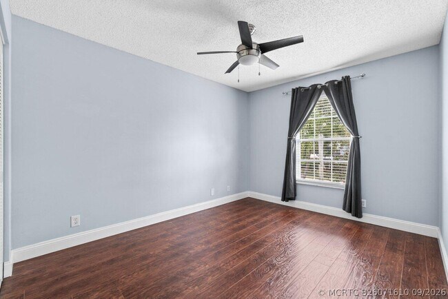 Building Photo - 5423 Grand Park Pl