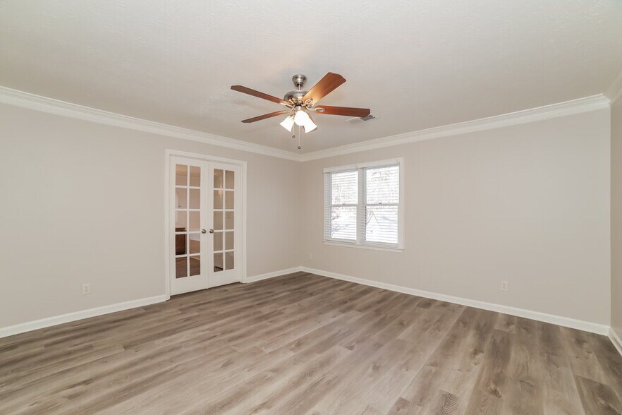 Building Photo - 5690 Roundelay Way