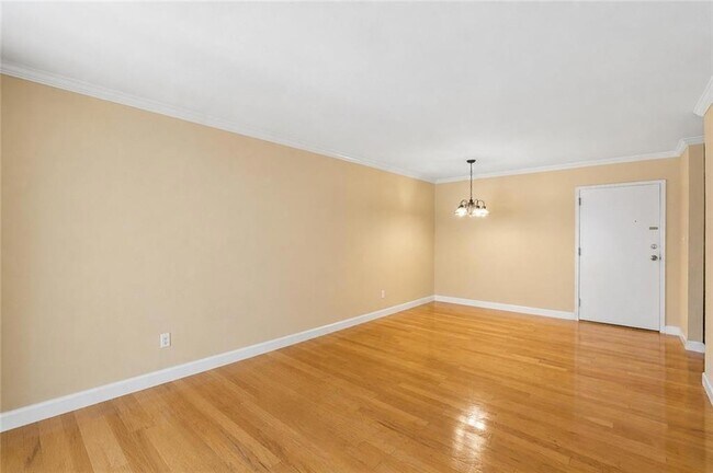 Building Photo - 395 Pharr Rd NE