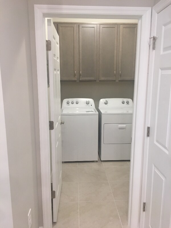 Building Photo - 1126 S Town and River Dr