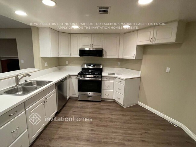 Building Photo - 829 Calle Catalpa