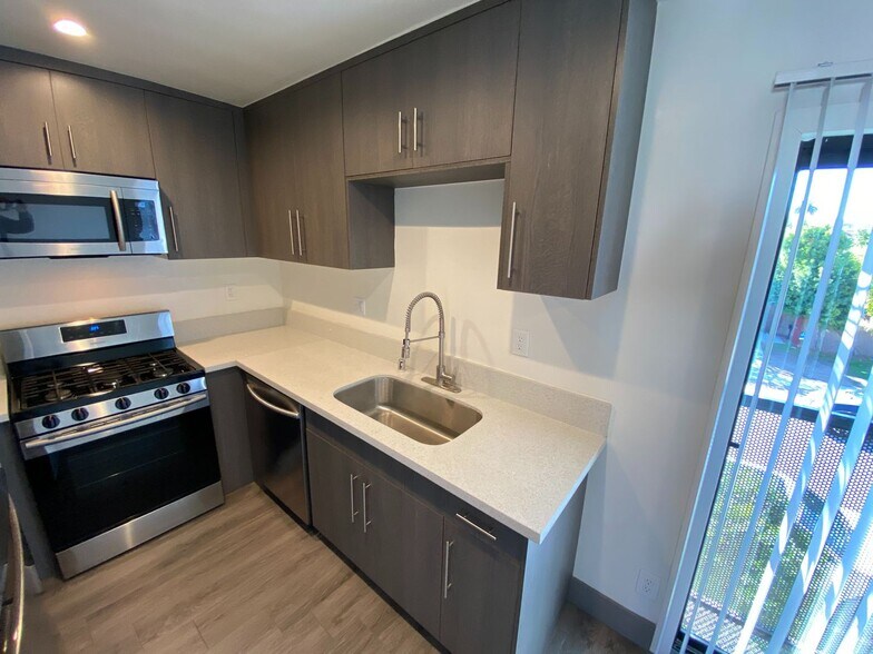 Building Photo - 3510 Clarington Ave
