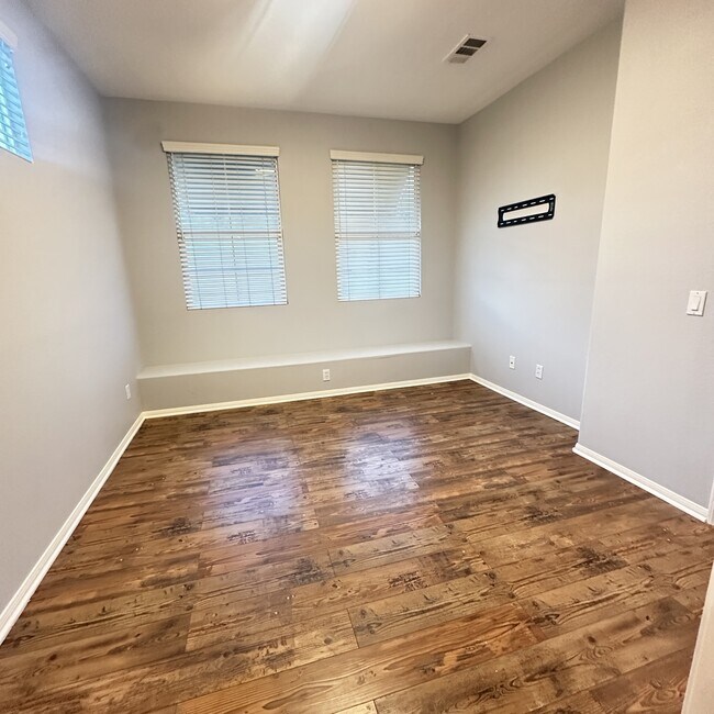 Building Photo - 2649 Villas Way