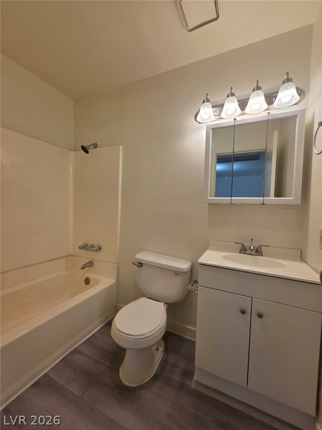 Building Photo - 1121 E Desert Inn Rd