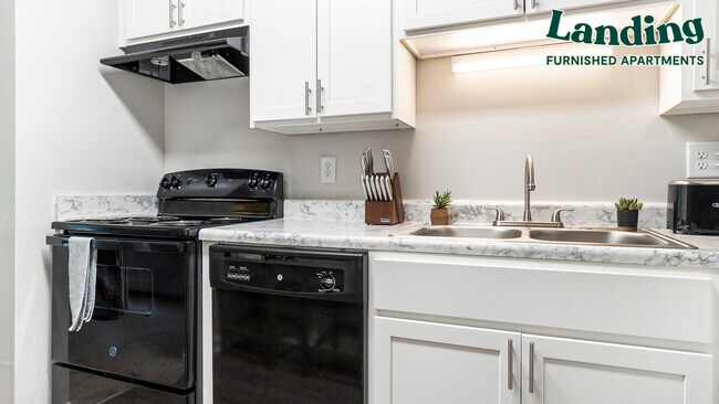 Building Photo - 6615 The Lakes Dr