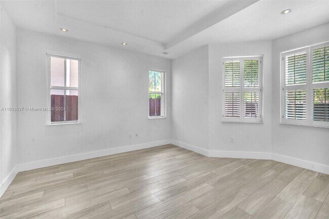 Building Photo - 11430 NW 82nd Terrace