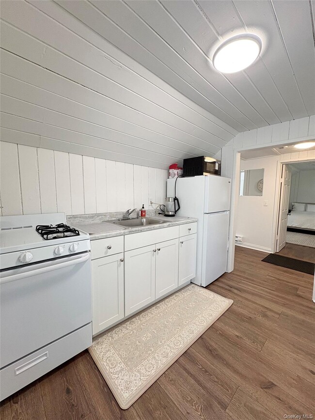 Building Photo - 134 Montauk Hwy