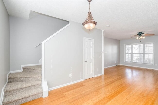 Building Photo - 380 Wittenridge Ct