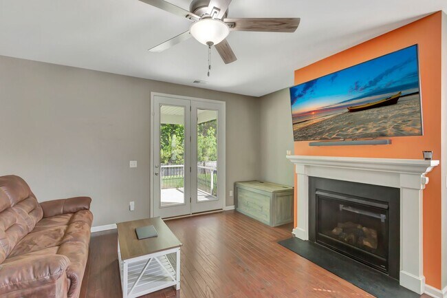 Building Photo - Large open floor plan in Spring Grove Plan...