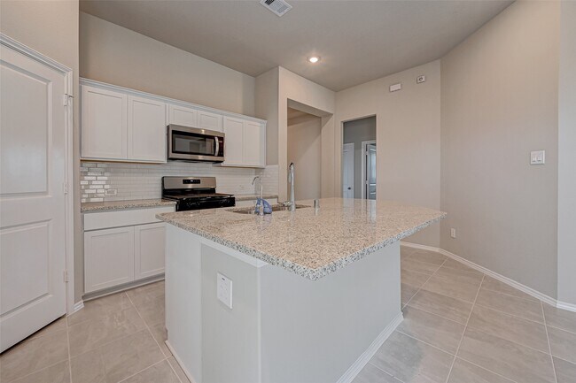 Building Photo - 32013 Towering Birch Trl