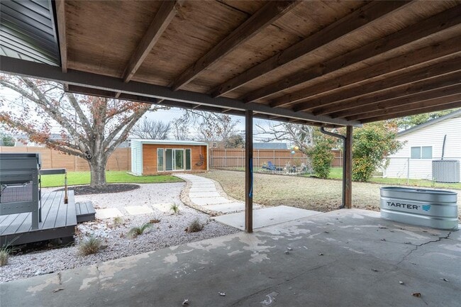 Building Photo - 5000 Winding Trail