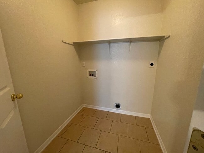 Building Photo - 1906 Charleston Ct