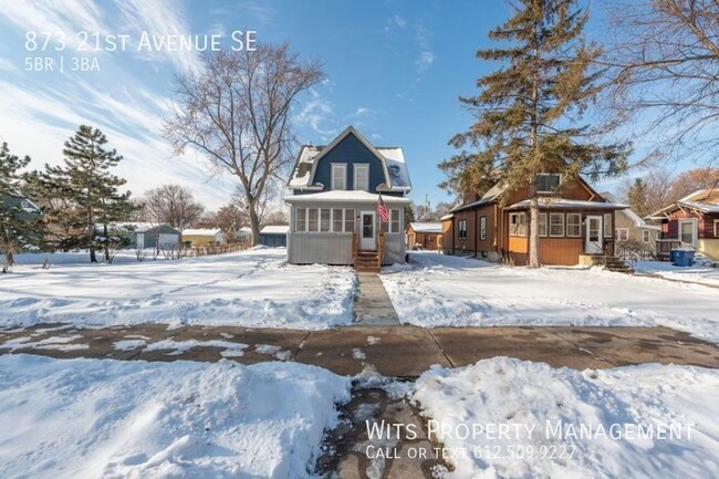 Building Photo - Incredible 5 bed 3 Bath in SE MPLS availab...