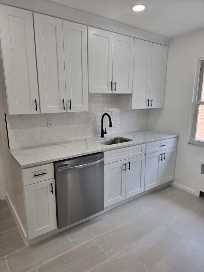 Building Photo - 153 Palisade Ave