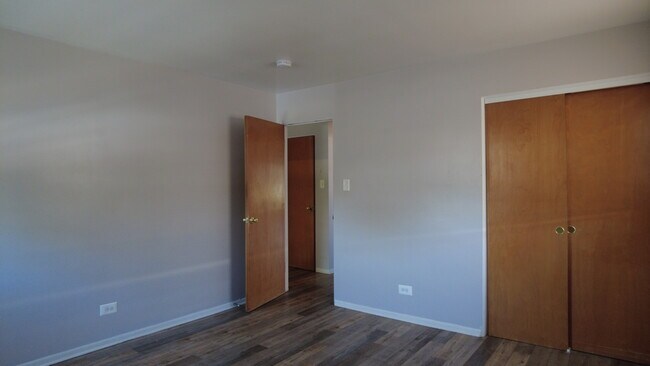 Building Photo - 9215 S Pulaski Rd