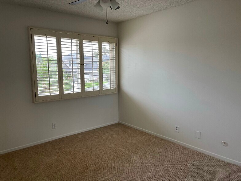 Building Photo - 22913 Juniper Ave