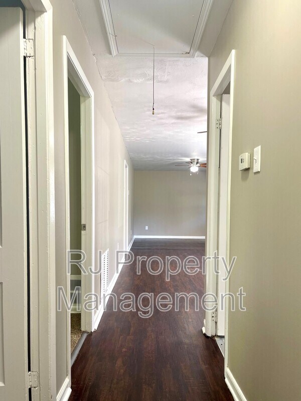 Building Photo - 864 Carrolton Rd