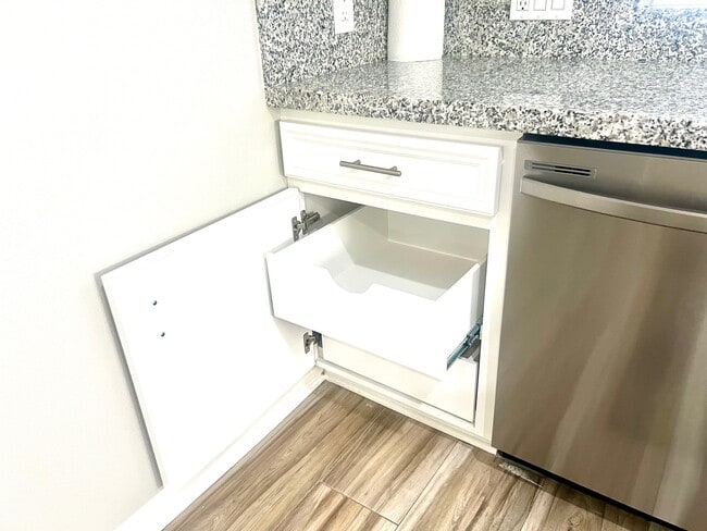 Building Photo - 919 Saddle Rock Dr