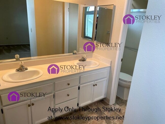 Building Photo - 1633 Lindbergh Dr