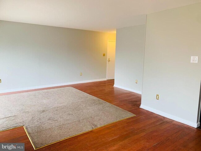 Building Photo - 8875 Tamebird Ct