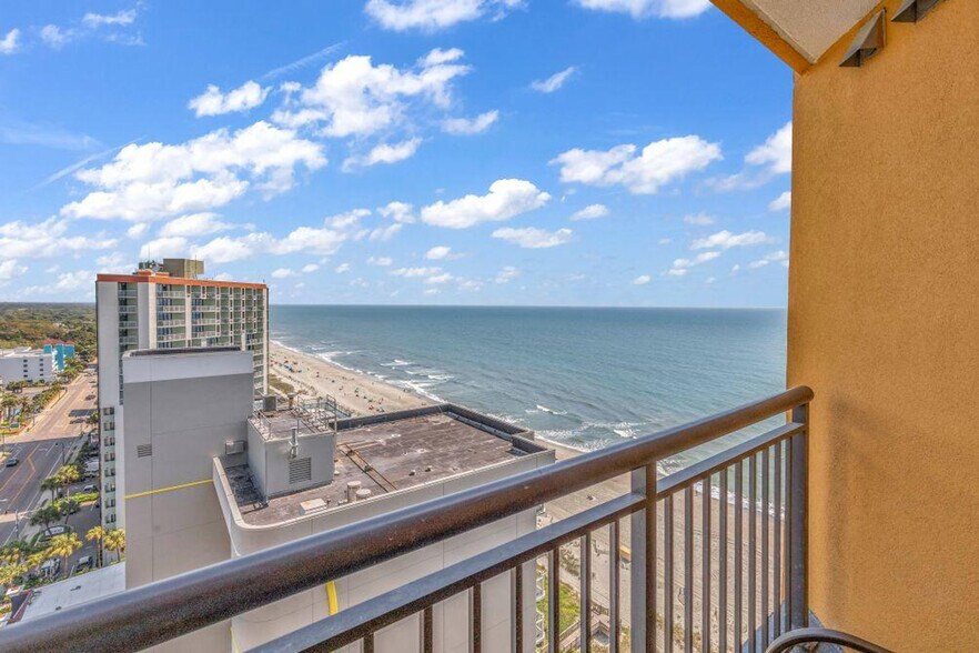 Building Photo - 2600 N Ocean Blvd