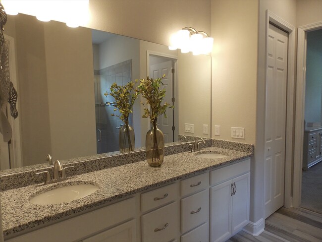 Building Photo - 1973 N Ember Path