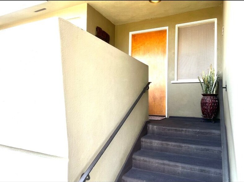 Building Photo - 1412 Elevado St