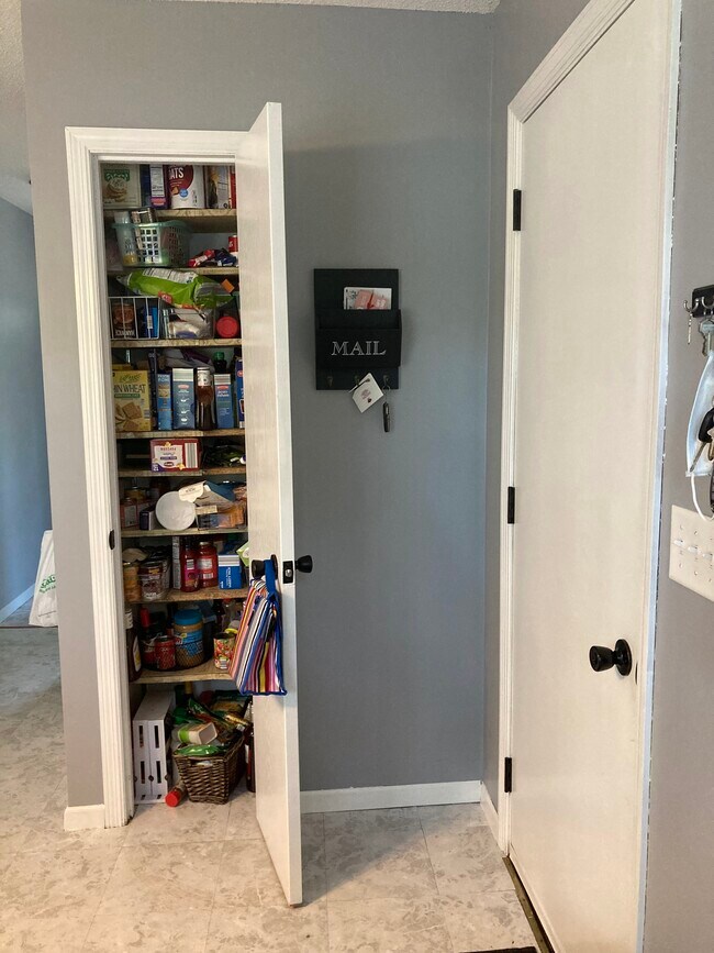 pantry in dining area - 620 114th Ln NE