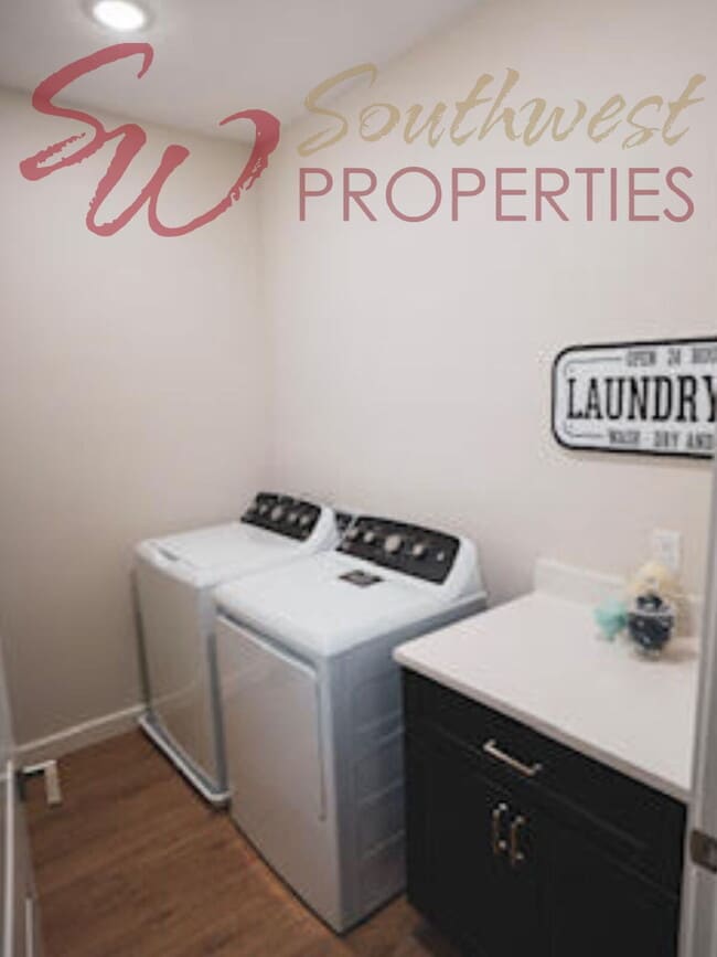 Building Photo - Ebony & Ivory Townhome — Fully Furnished + Walk to Tarleton!