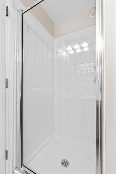 Building Photo - 731 Mercer St