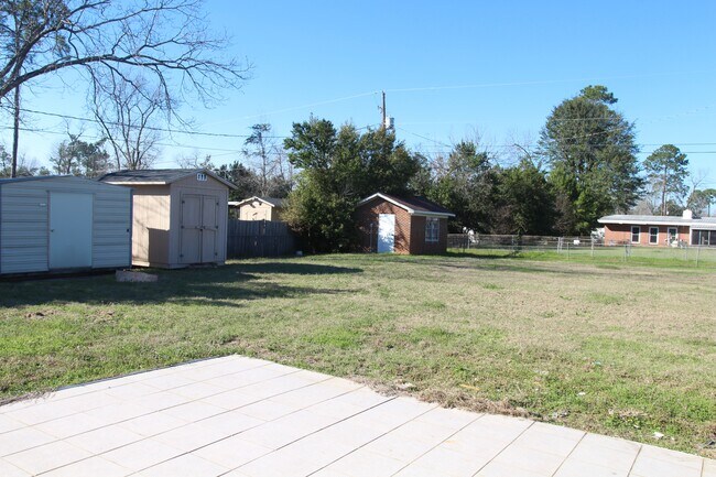 Building Photo - 311 Hollis Dr