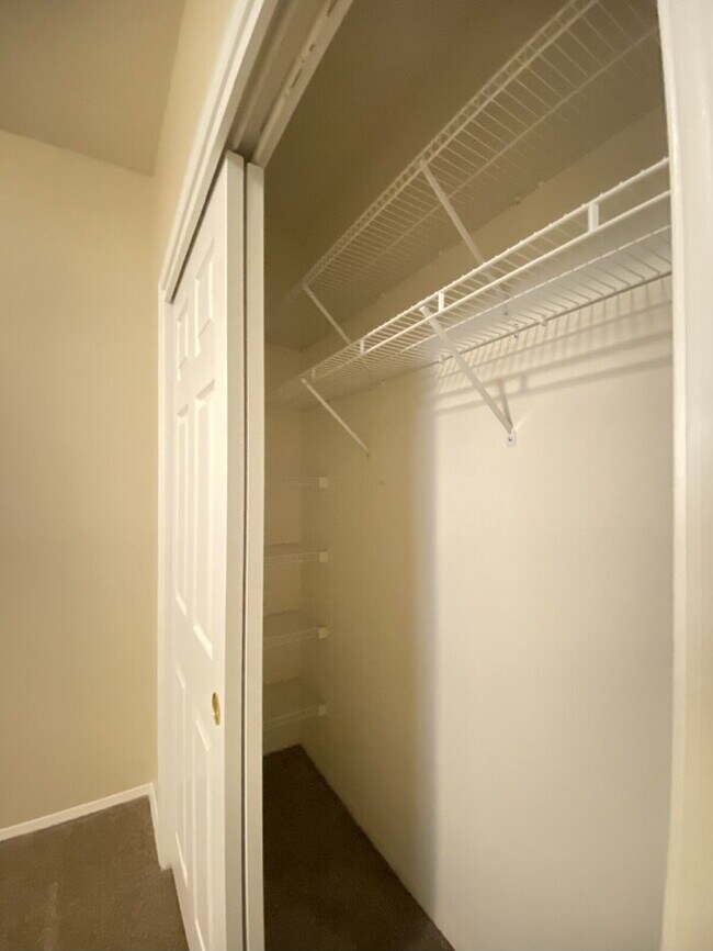 Building Photo - Enchanted Hills - 4BR/2Bath