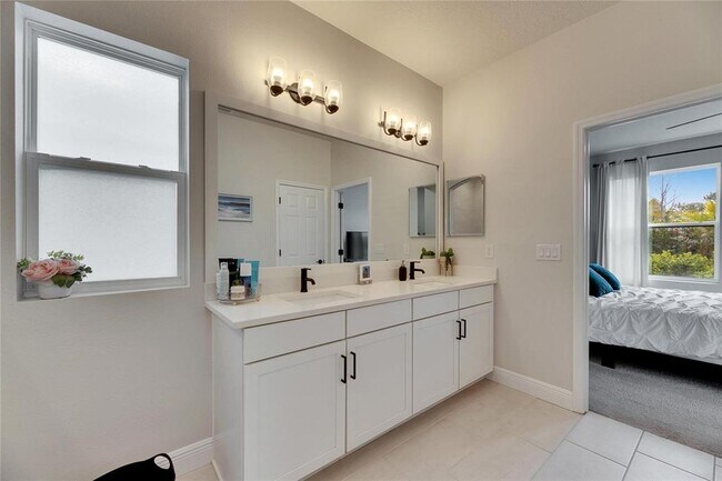 Building Photo - 5541 Del Coronado Dr
